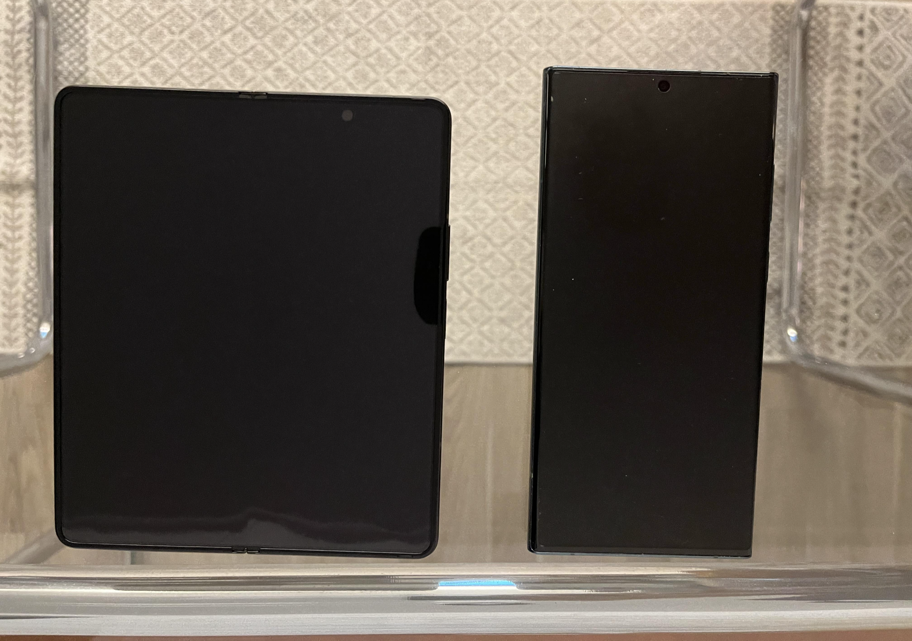 Z폴드5와 S22울트라 비교 사진(전면)