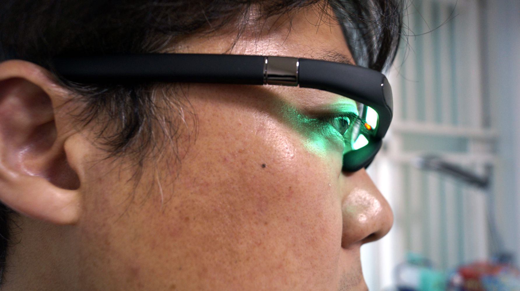 페가시 꿀잠수면안경 착용 옆모습