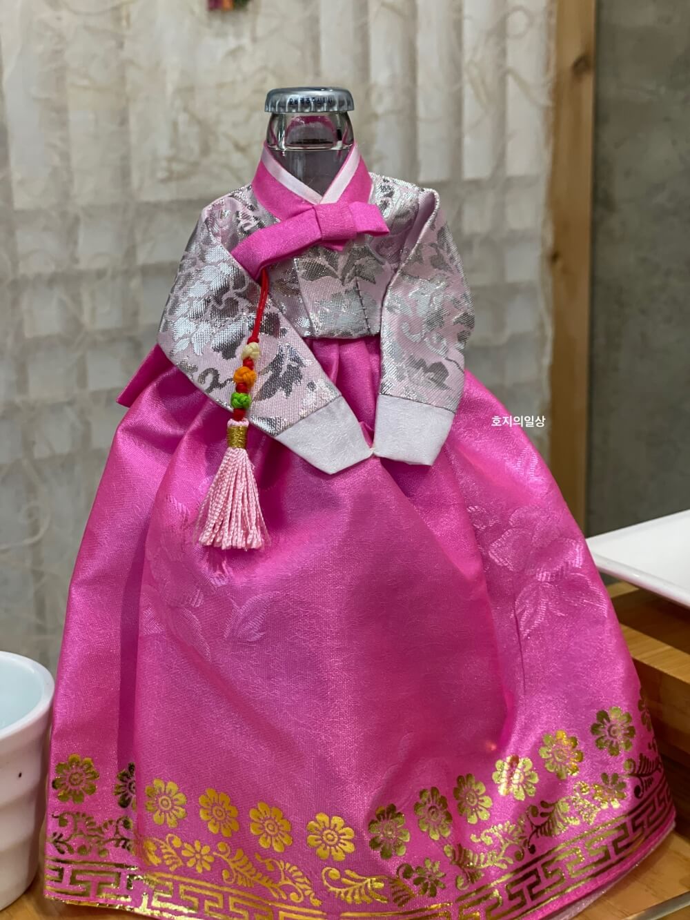 수원 광교 안동국시 맛집 서빈 - 병 한복 매장 데코