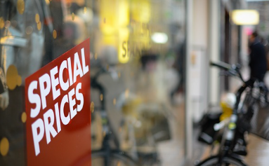 끝없는 생활고의 늪: 저소득층 필수 지출 비중 역대 최고 기록 1