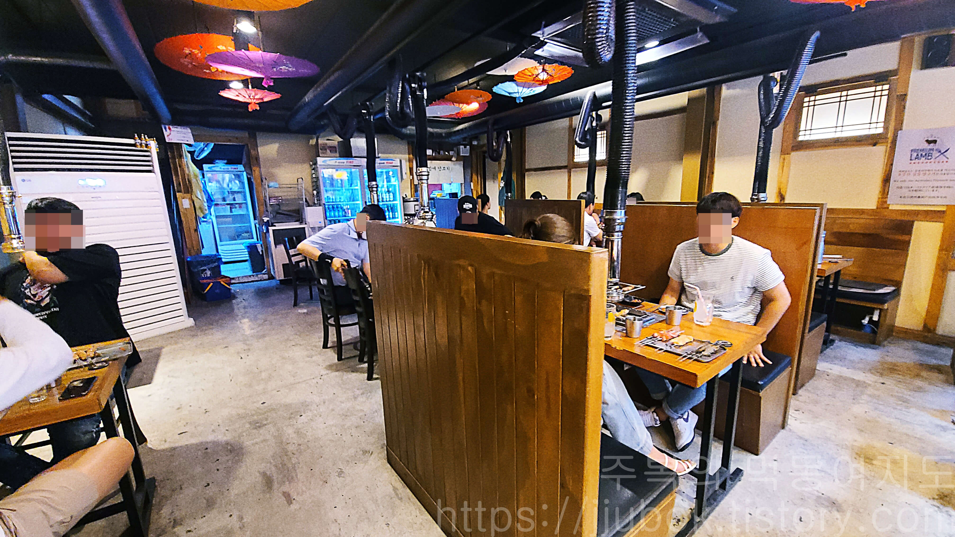 홍대-뜻밖에-양꼬치-1층