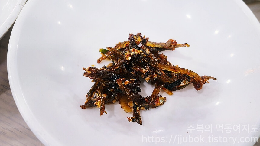 진복식당-보리밥정식-밑반찬-멸치