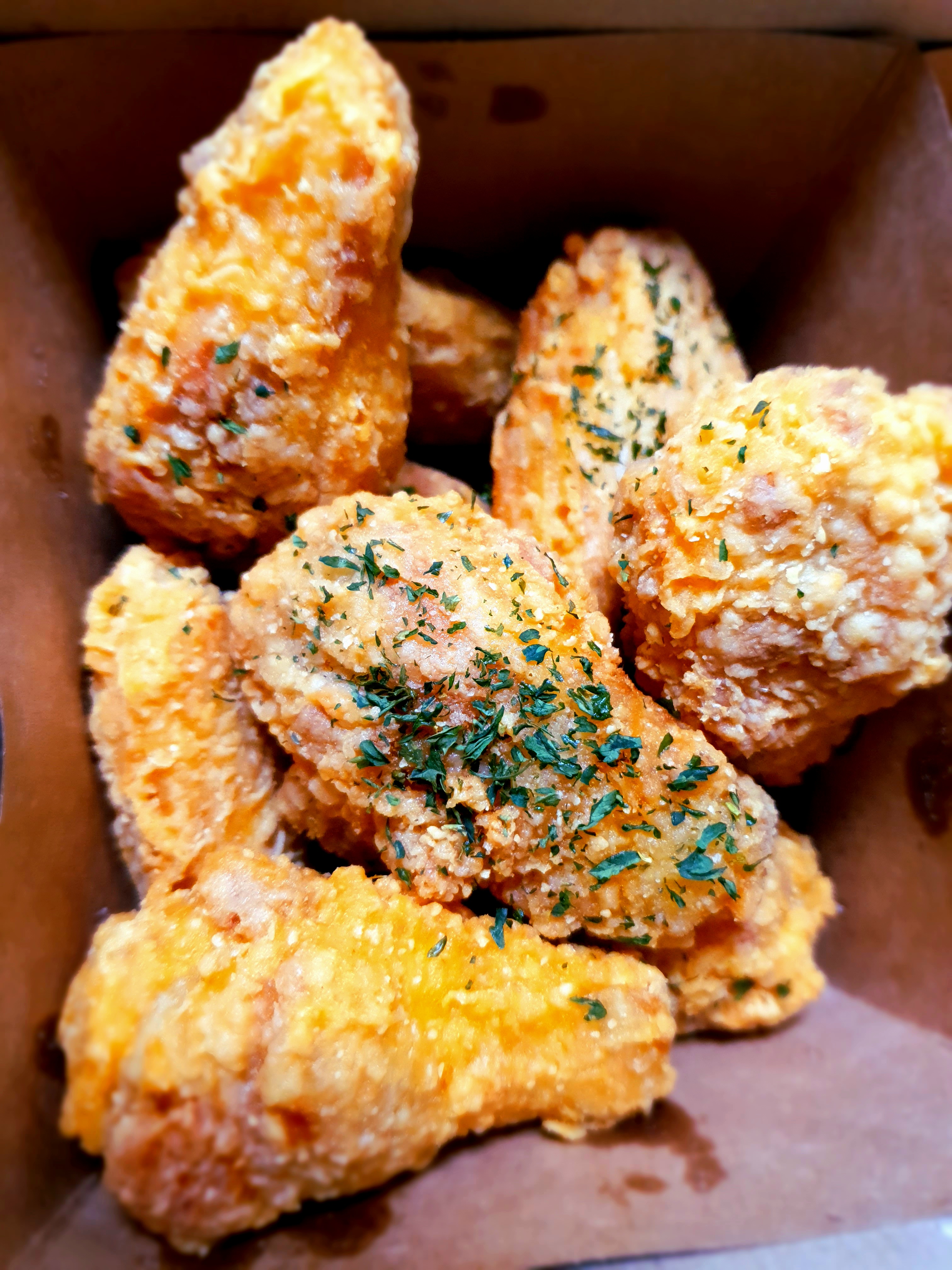 바삭한-후라이드-치킨입니다.