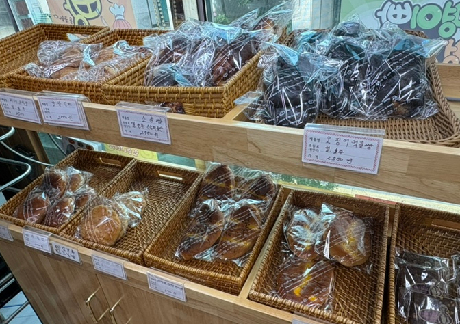 저동항 74세 할아버지 빵집, 명이빵 엉겅퀴빵 동네한바퀴 울릉도