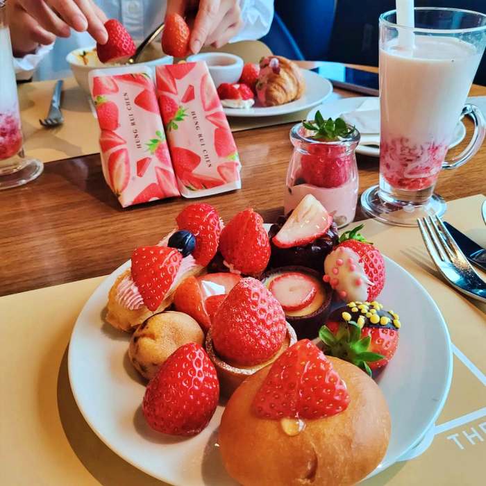 생방송투데이 용산 신용산 딸기 디저트 뷔페 맛집