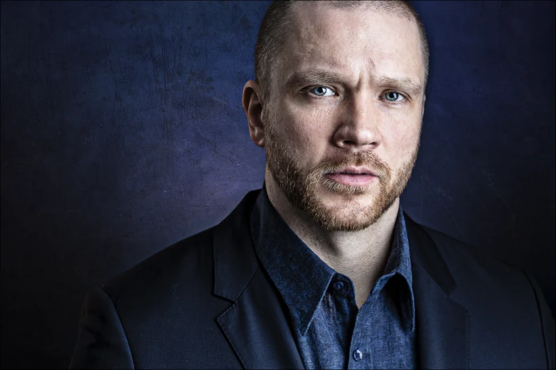 댐즐에서 기사 역을 맡은 울리 아커만