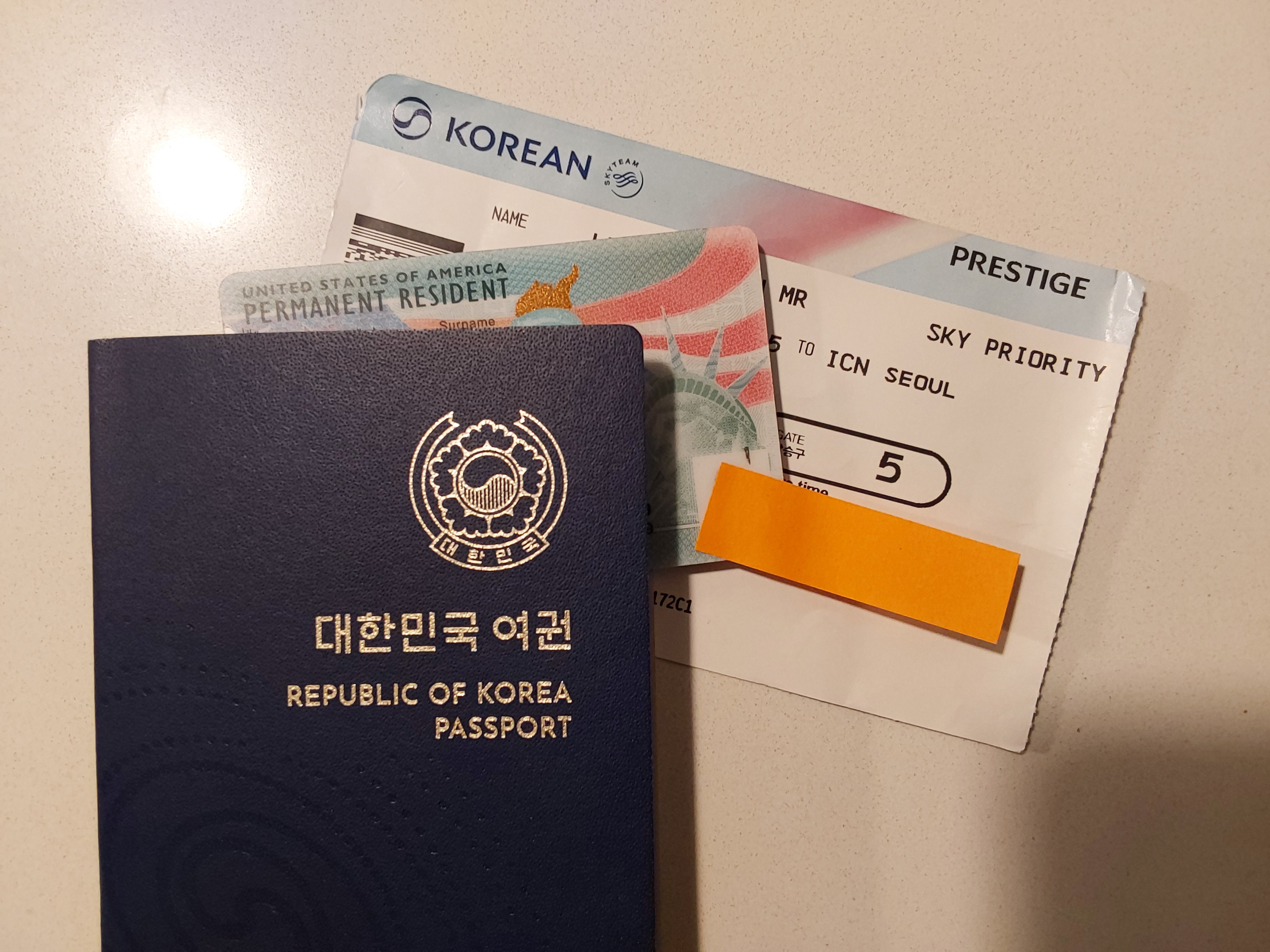 대한민국 여권, 미국 영주권 그리고 대한항공 비행기 티켓 실제로 찍은 사진, 미국영주권 분실 하였을 때를 위해