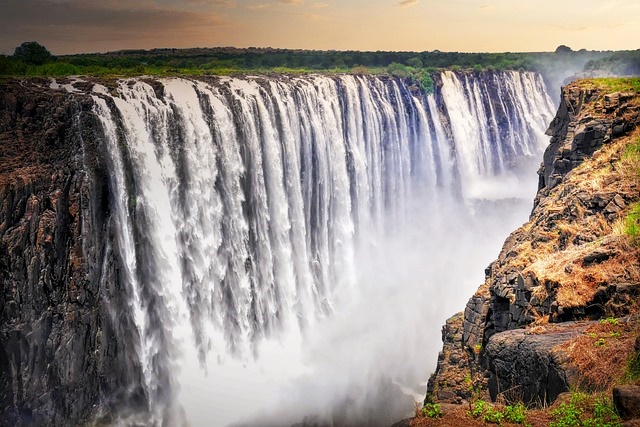 아프리카 대륙의 거대한 자연 랜드마크 빅토리아 폭포