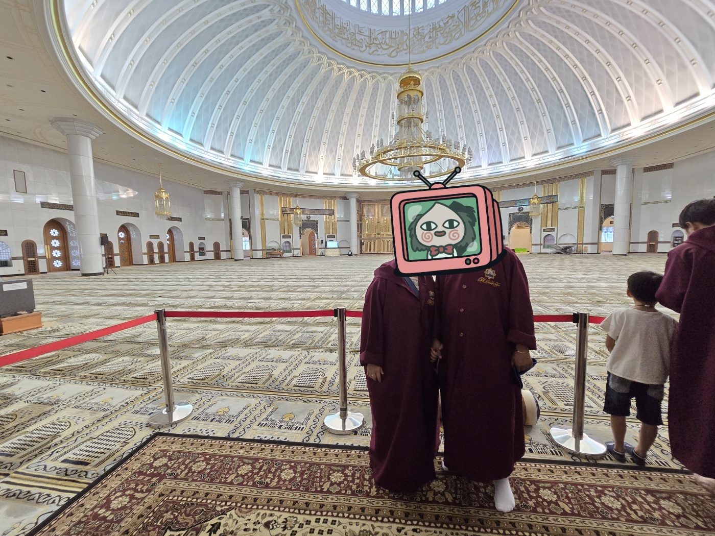 자미 하사날 볼키아 모스크 실내 예배당 이미지