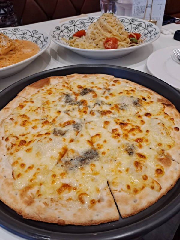 롤링파스타 고르곤졸라 피자