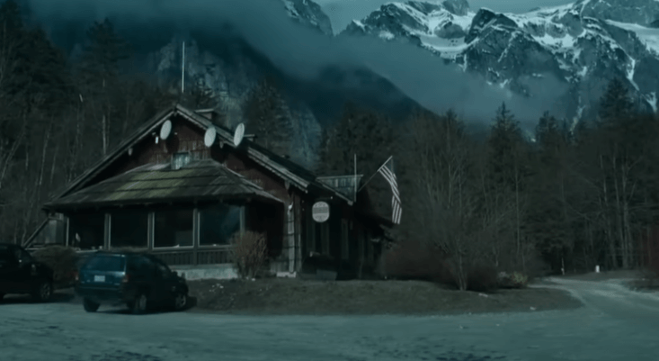 산에 오르는 장면