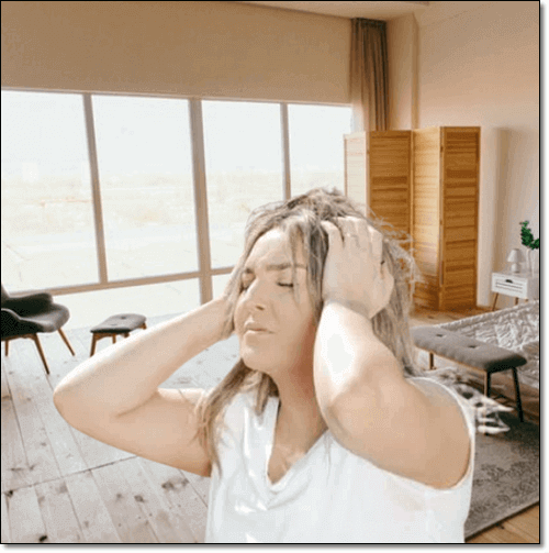 두통이 심한 여성