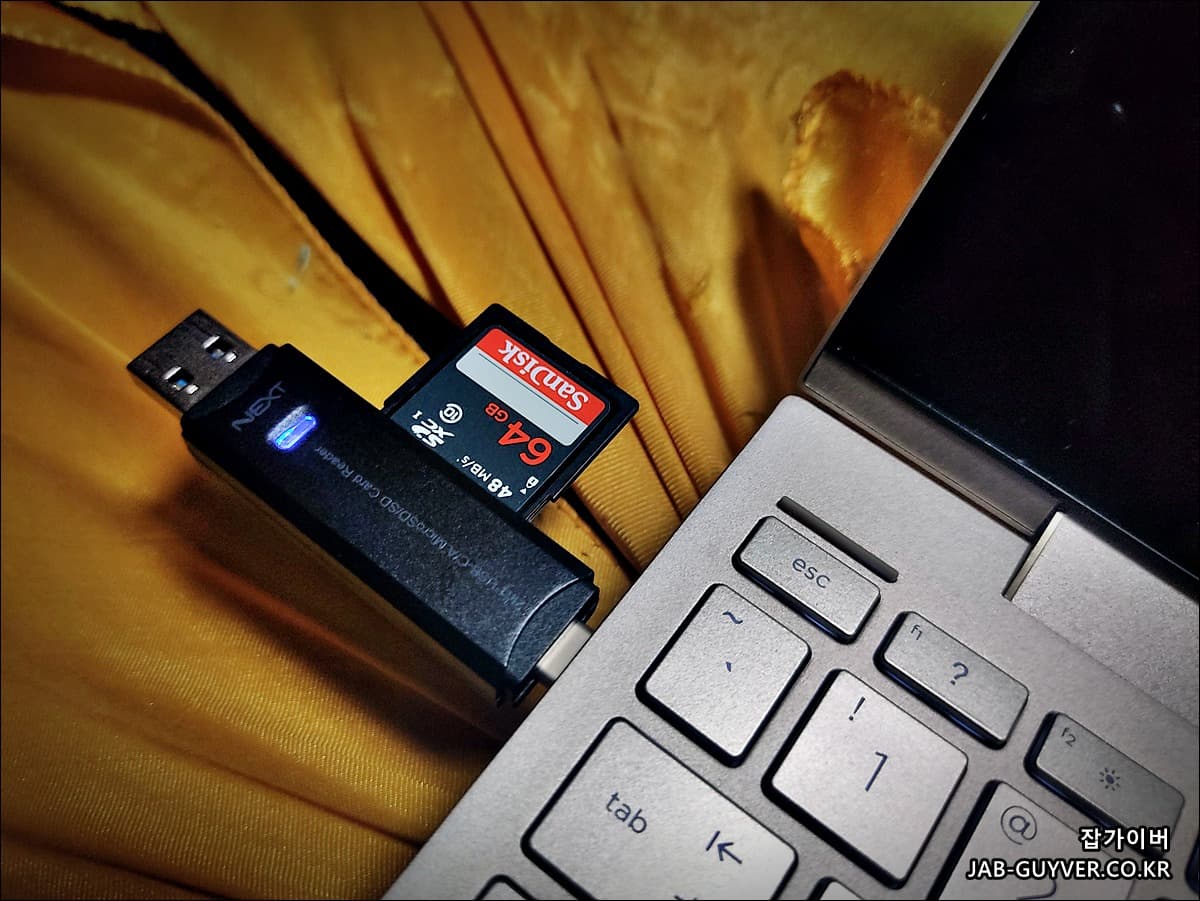 HP 노트북에 윈도우 설치 USB를 연결한 상태에서 부팅 준비 화면