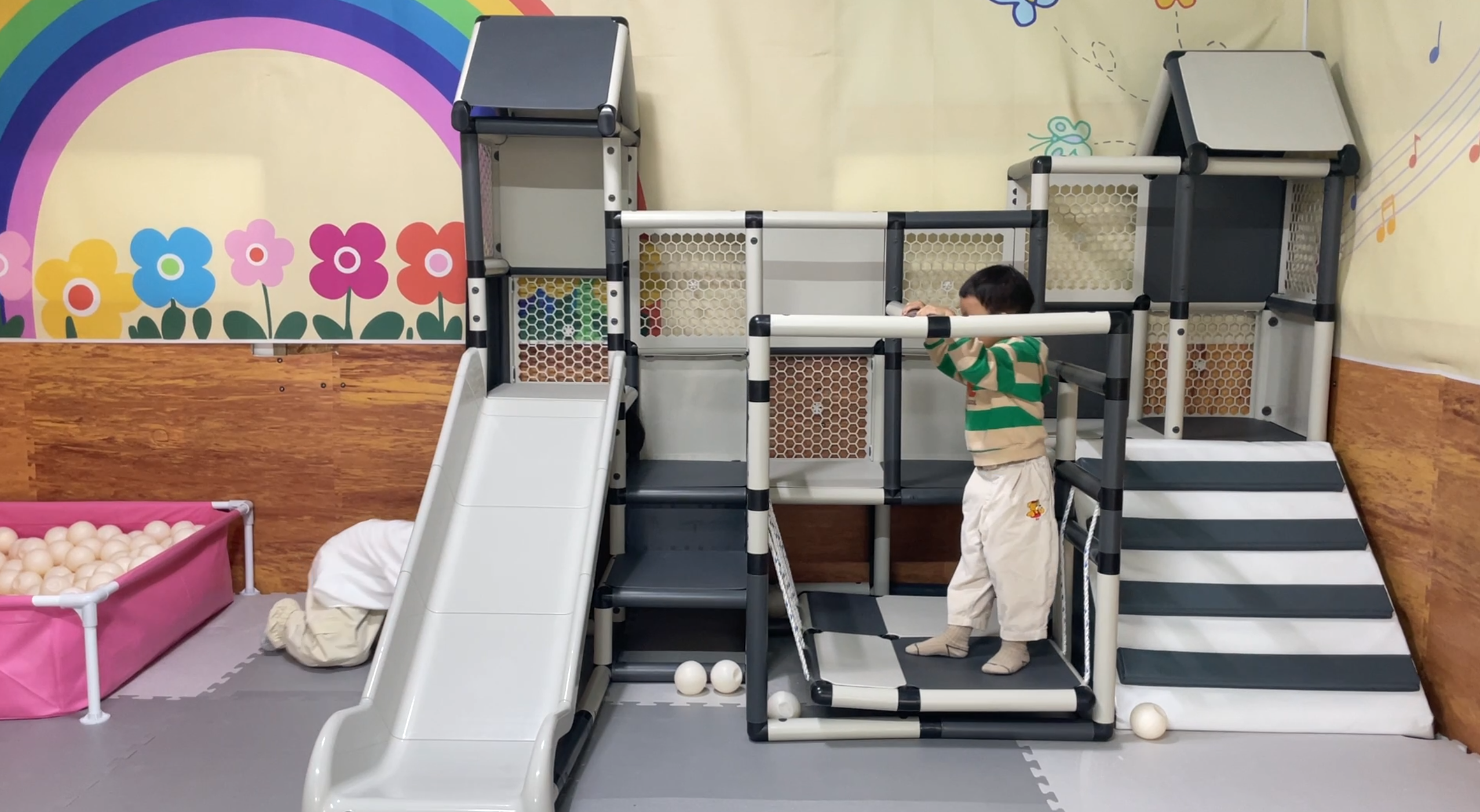 더열린캠핑장 실내키즈존