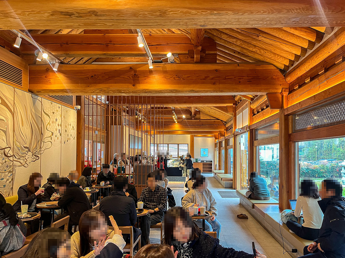 스타벅스 대구종로고택점 본관 내부