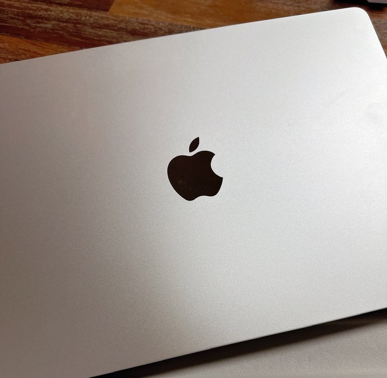 맥북 실버색상 로고부분