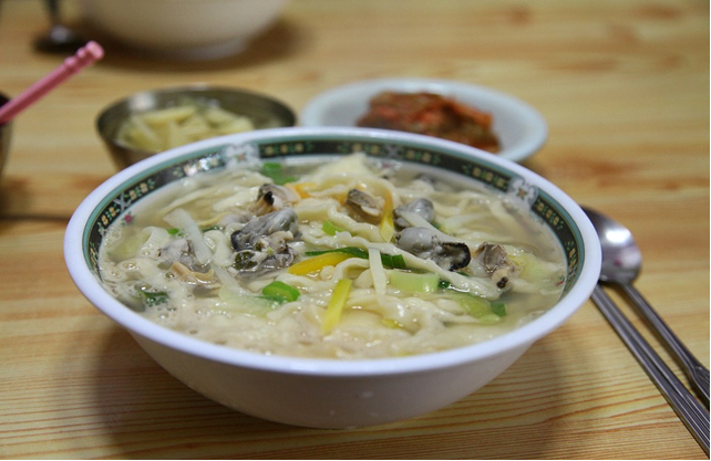 바지락 칼국수 이미지