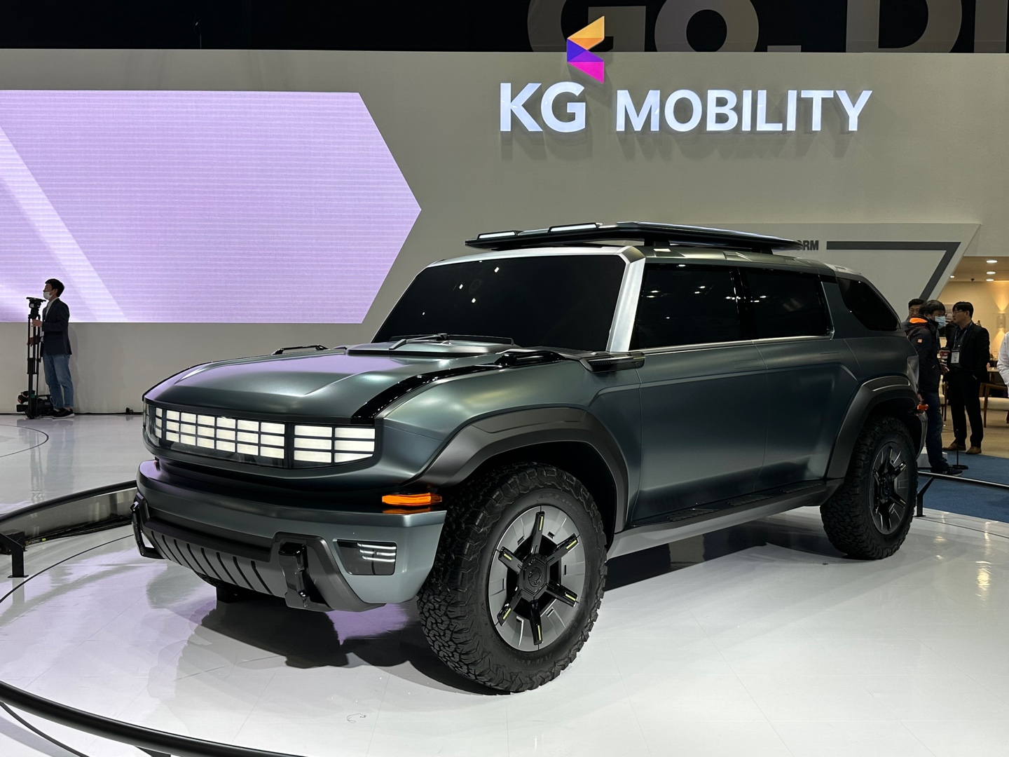 KG모빌리티 대형 전기 SUV 컨셉트 'F100'