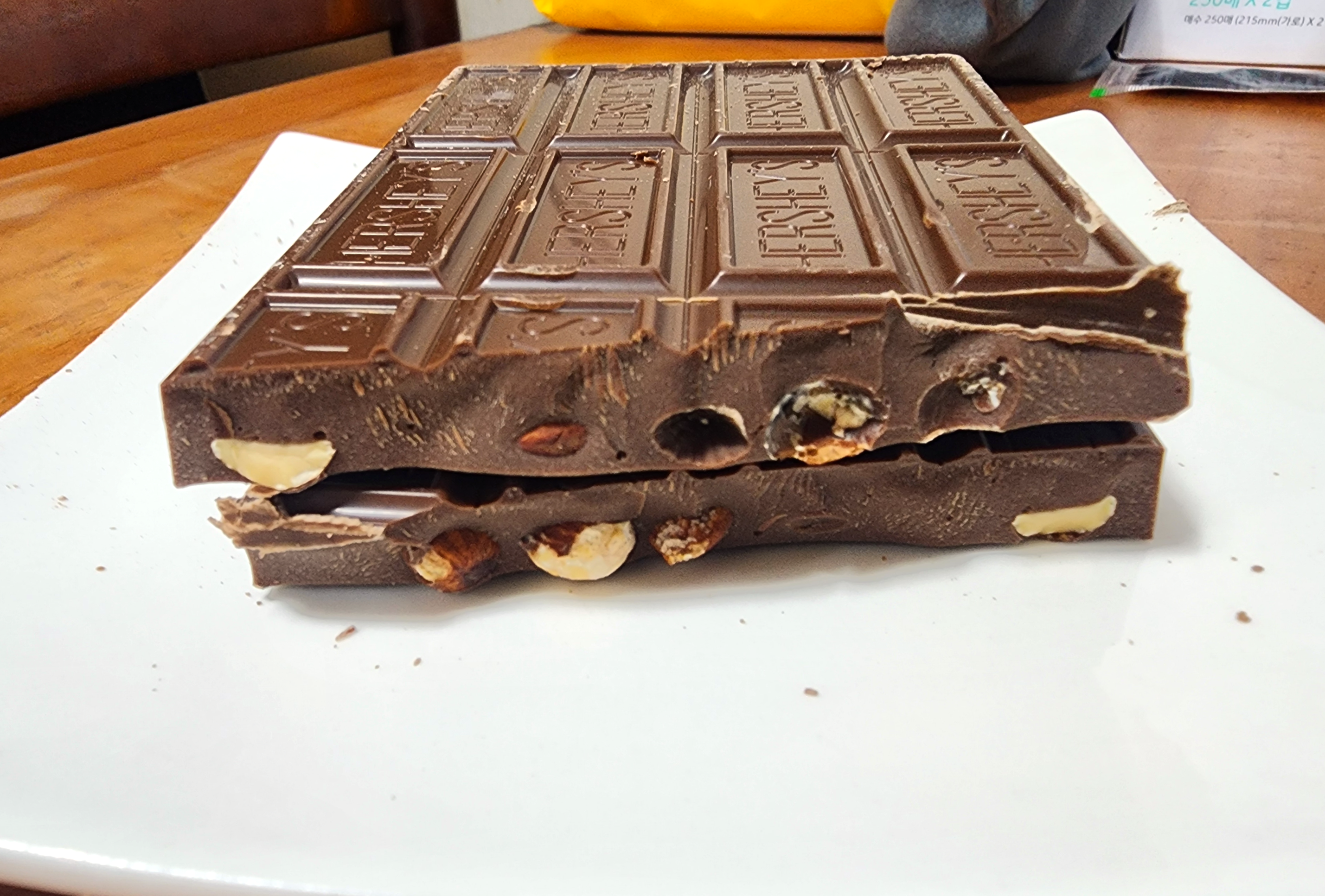 허쉬밀크아몬드자이언트바