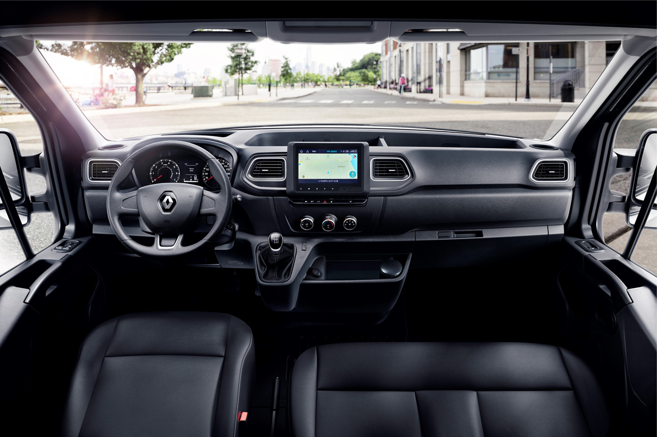 2024년형 르노 마스터 밴 실내 1열 사진