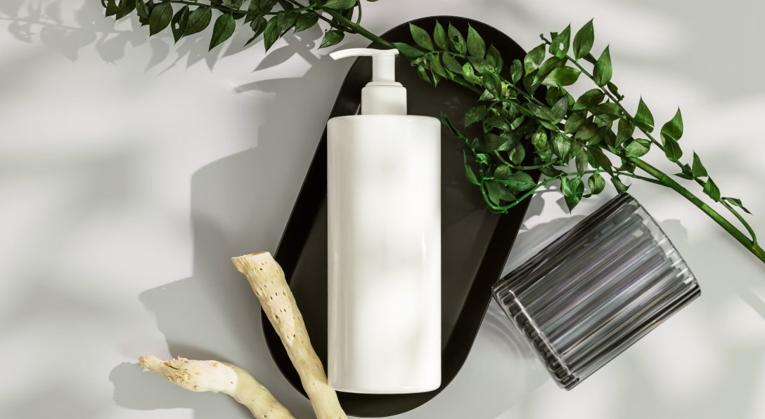 환경을 생각하는 직장인의 샴푸 린스 재활용 청소 관련 사진