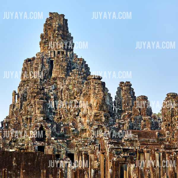 캄보디아 시엠립의 바이욘 사원, 얼굴 조각이 새겨진 탑.