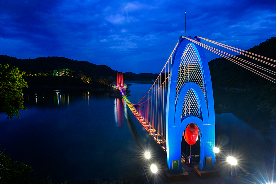 칠갑산 천장호 출렁다리