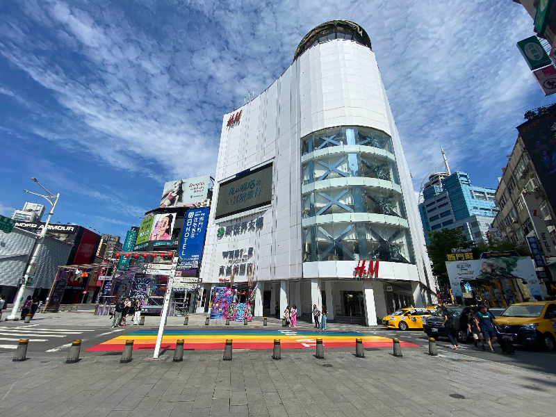 무지개 그림이 그려진 도로 / 유명한 포토존 핫스팟