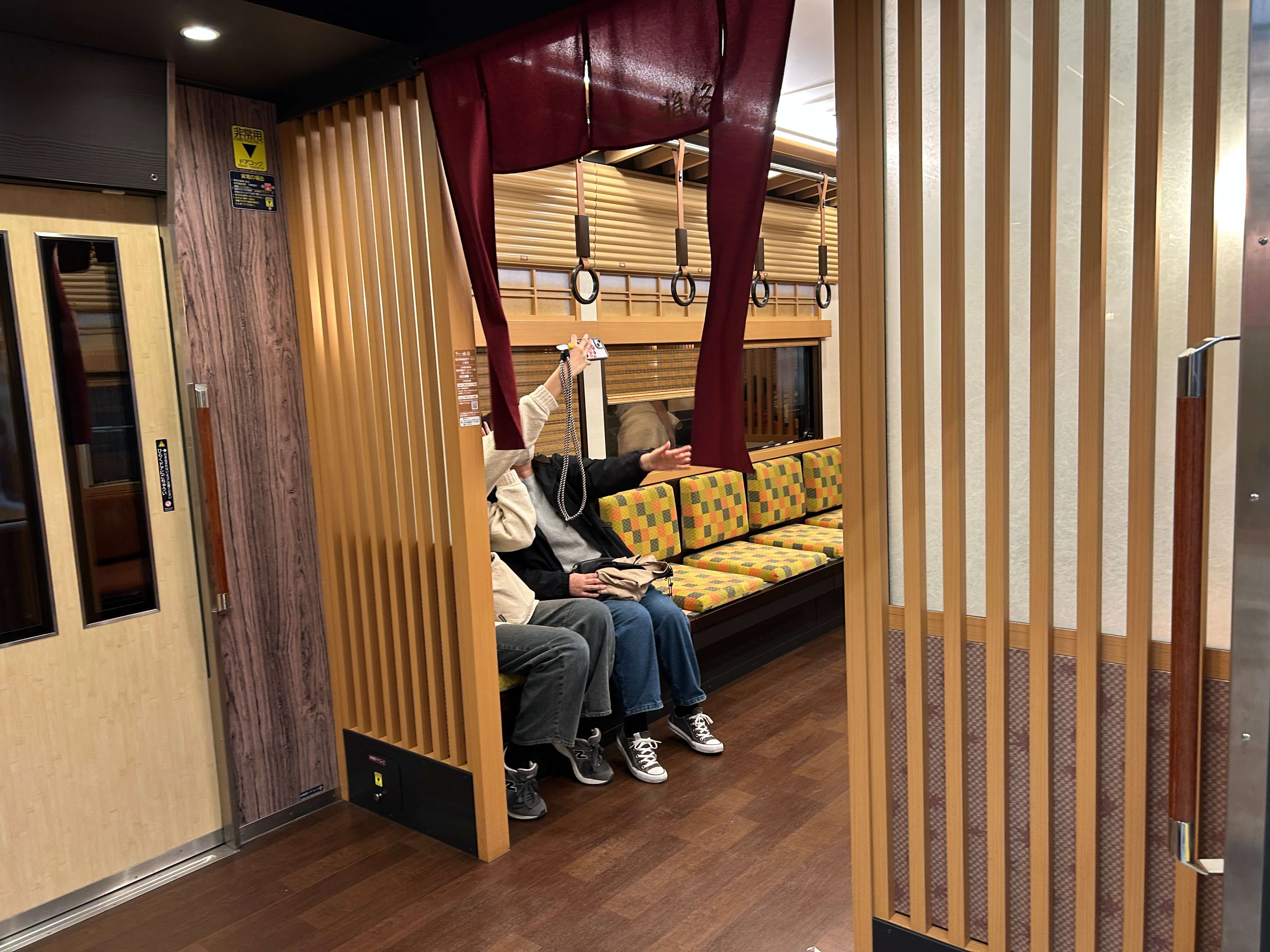 오사카에서 교토로 가는 주말 한정 감성 열차&amp;#44; &amp;#39;가라쿠&amp;#39; 탑승기 관련사진