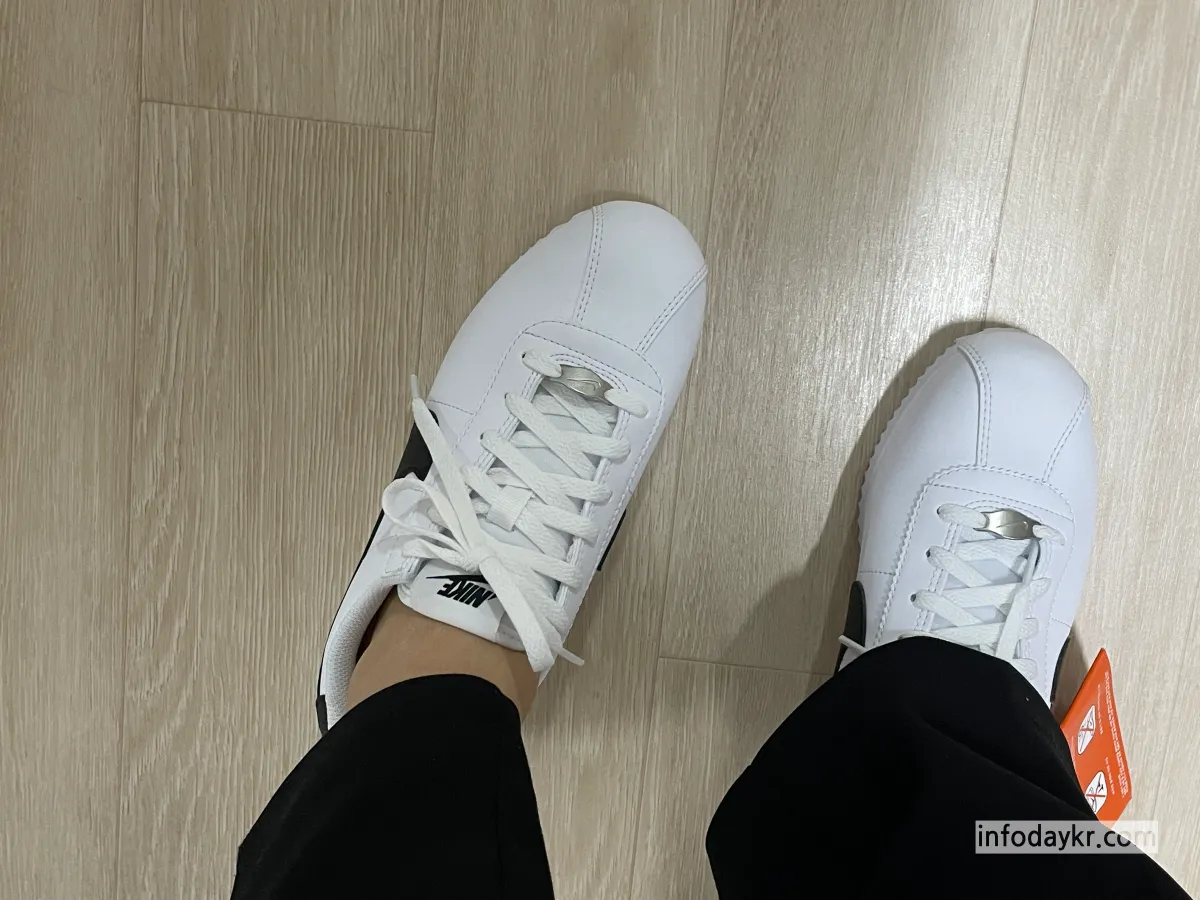 나이키-코르테즈-주니어-착용샷-전면