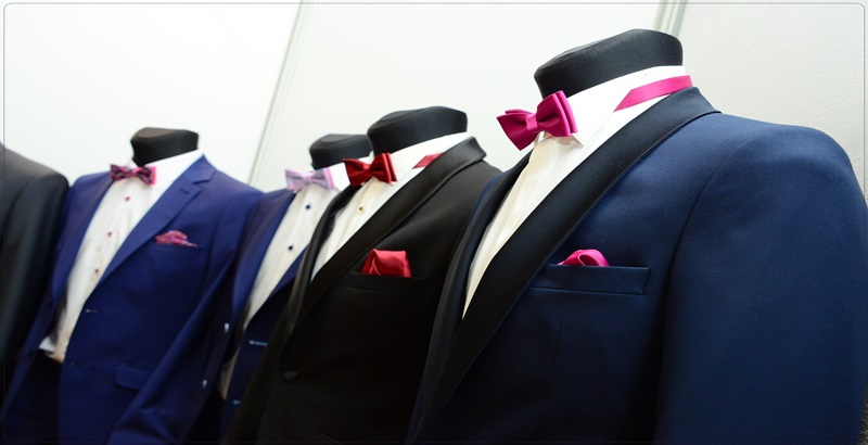 다양한 색상의 양복 슈트