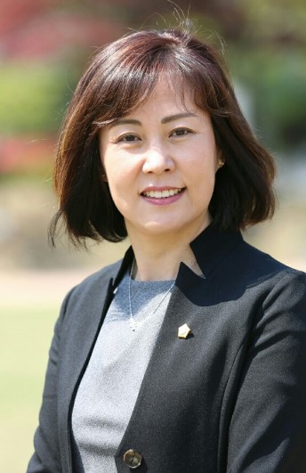 김필여 절도 혐의 이사장 사퇴 상황