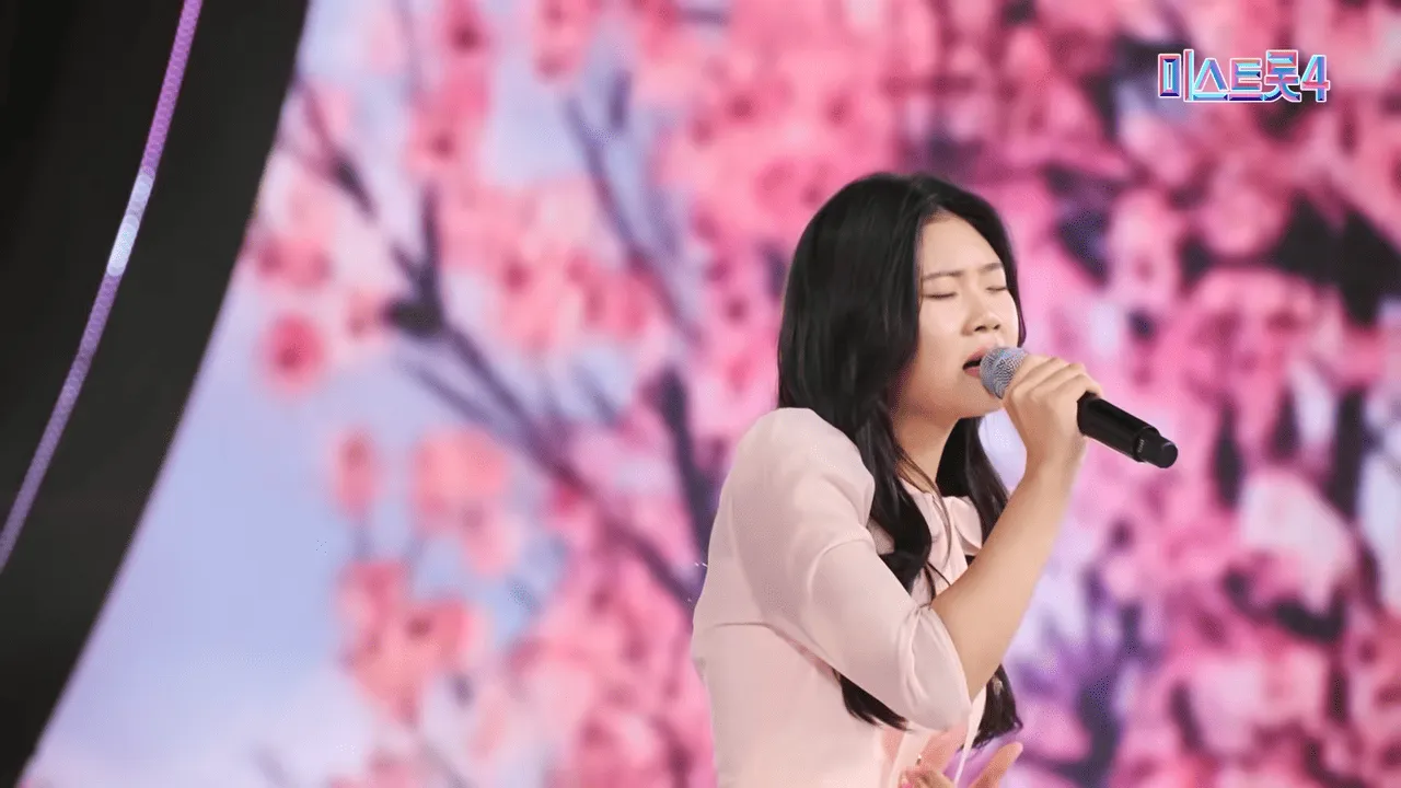 [미스트롯4 6회] 완이화 데스매치 리뷰: &lsquo;바람 바람아&rsquo;로 증명한 가슴 시린 감성 트롯