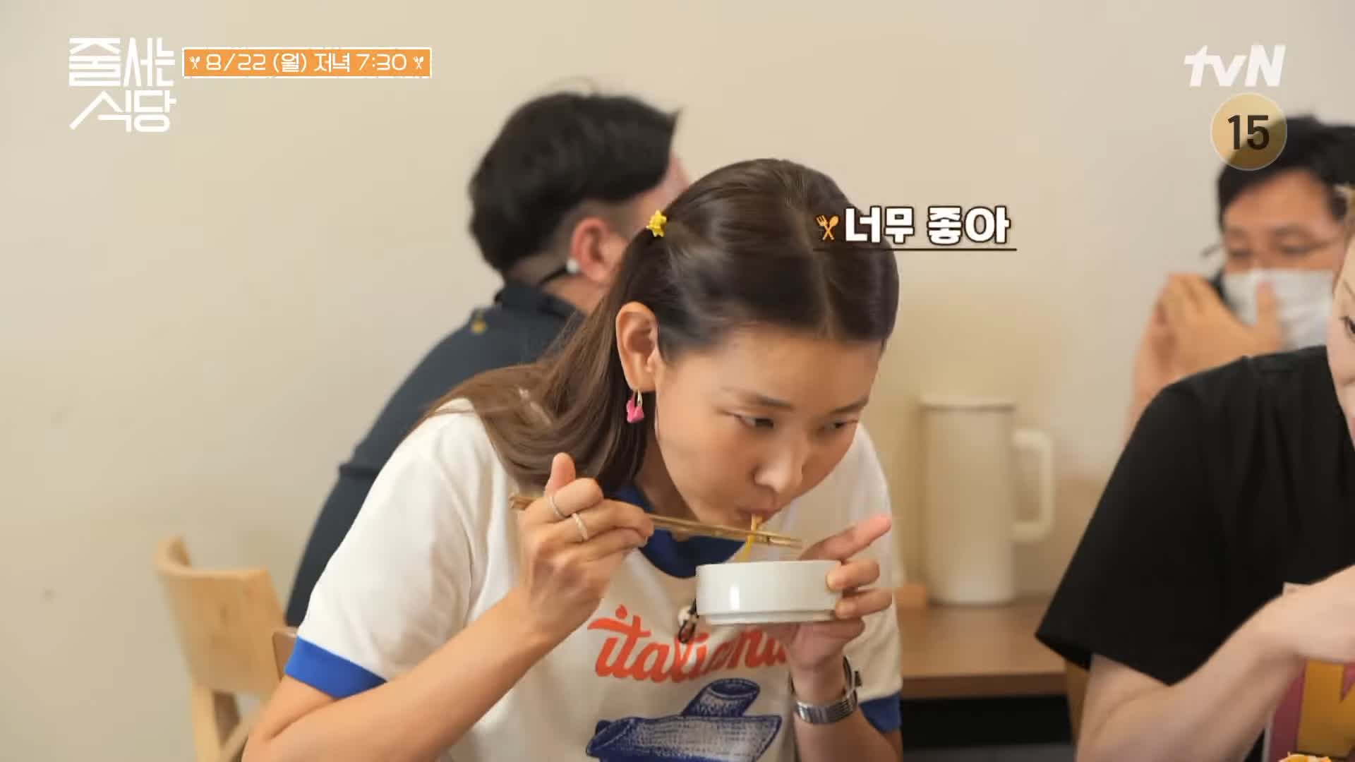 줄서는식당 한혜진 추천 옥수수면 부드러운 닭다리 살 조합 얼큰 우사골옥면, 들기름 비빔옥면, 닭무침, 냉옥면 맛있는 식당 강남구청 논현동 맛집 소개