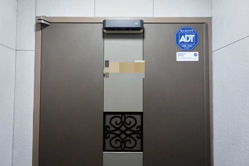 ADT캡스홈 현관문 CCTV