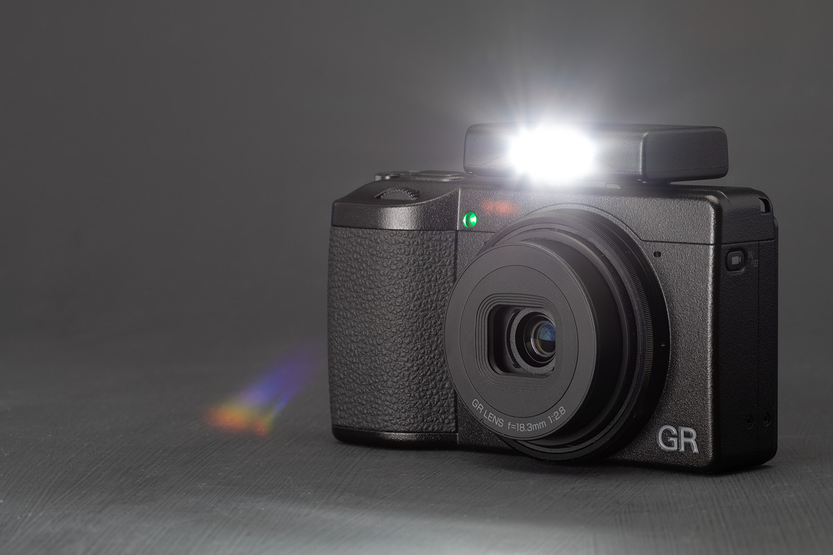 리코 GR IV 25.74MP APS-C BSI 센서와 GR ENGINE 7 업그레이드