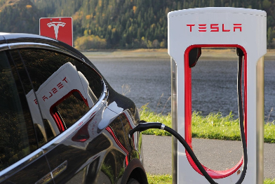 충전중인 자동차