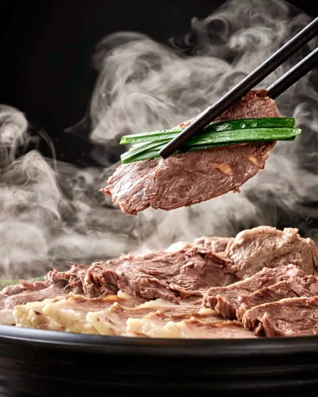 줄서는식당 권율 추천 차돌박이 갈빗살 아롱사태 모듬 수육, 낙지볶음, 특해장국 맛있는 식당 신사동 가로수길 해장국집 맛집 소개