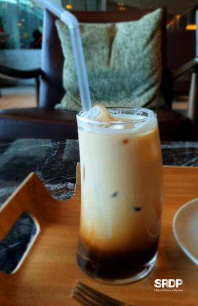 더엠브로시아-울산바위뷰-카페-바닐라-라떼