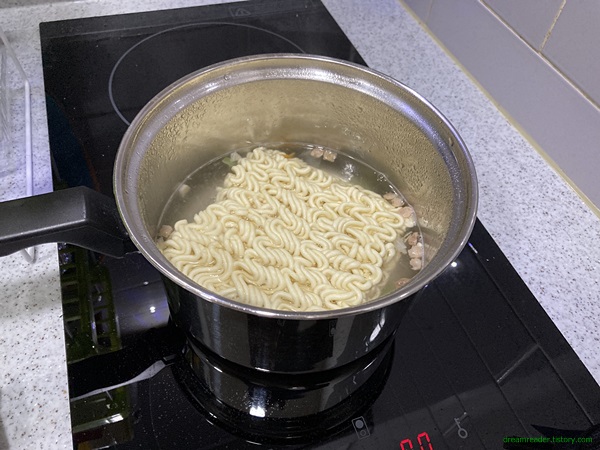 2022년 4월 오뚜기 짜슐랭 짜장라면