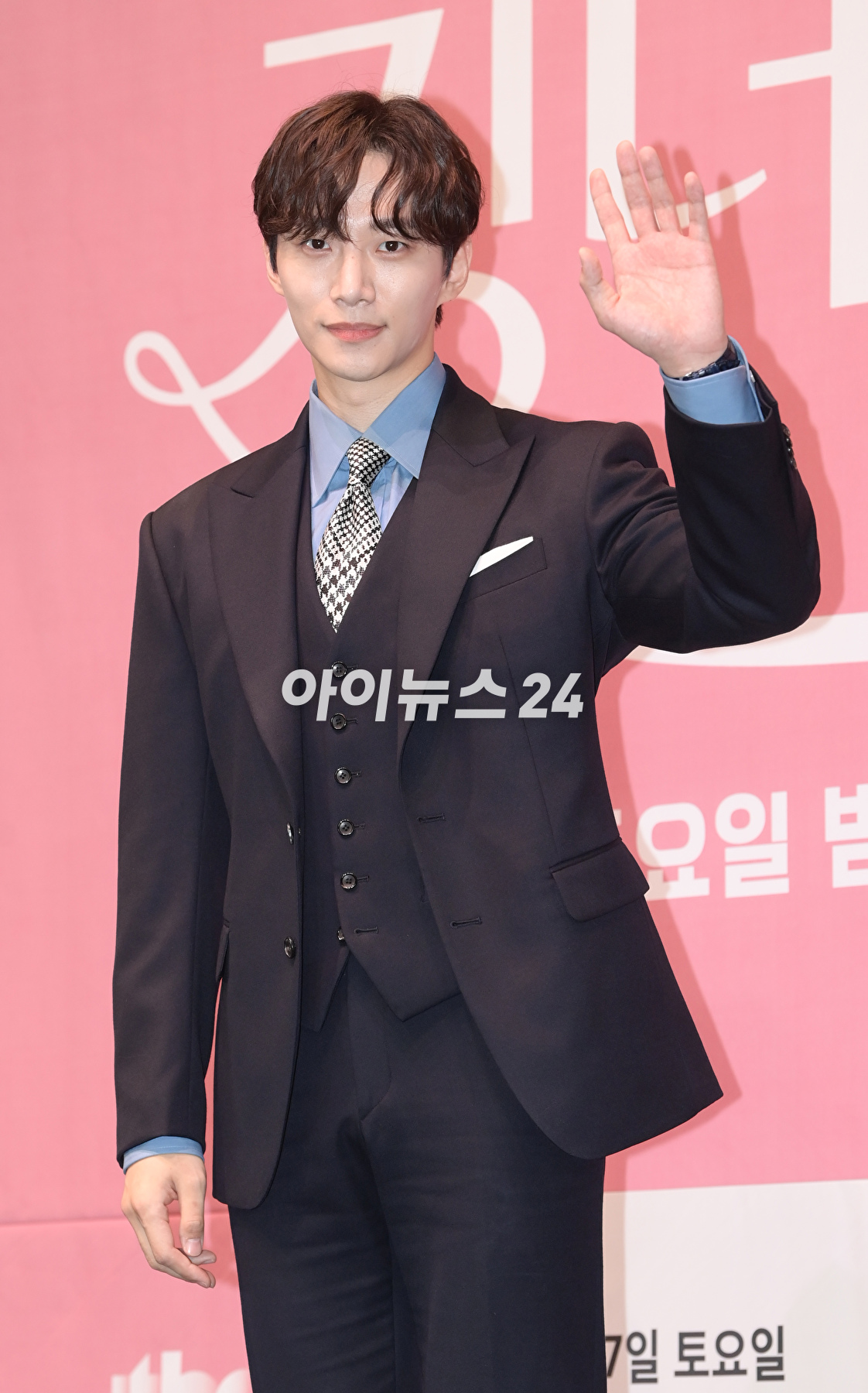 배우 이준호가 15일 오후 서울 구로구 신도림동 라마다서울신도림호텔에서 열린 JTBC 새 토일드라마 &#39;킹더랜드&#39; 제작발표회에 참석하고 있다. [사진=정소희 기자]