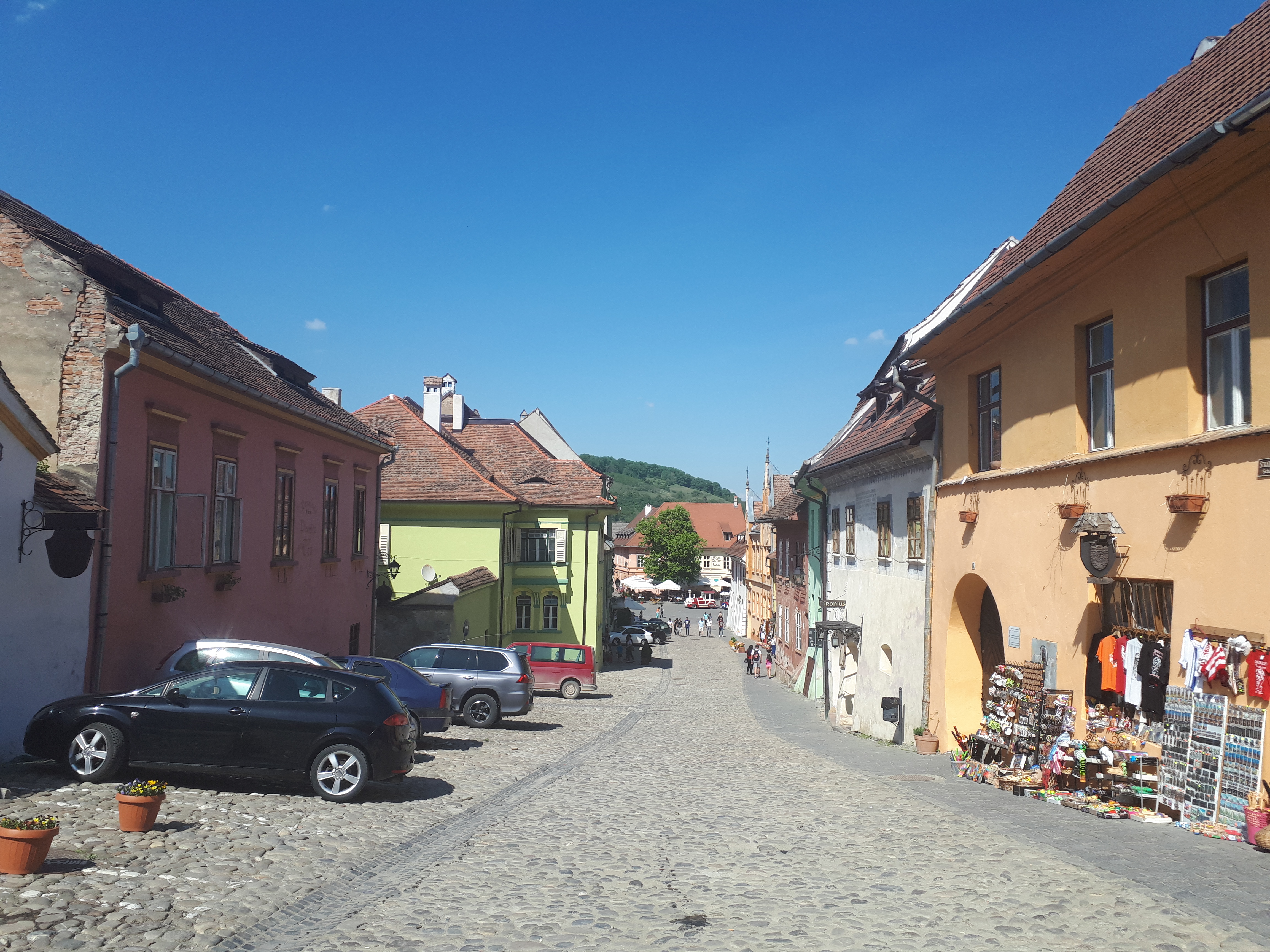루마니아 시기쇼아라 덮인 계단에서 내려와 만난 길