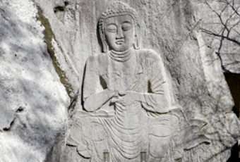 법주사 돌에 새겨진 불상