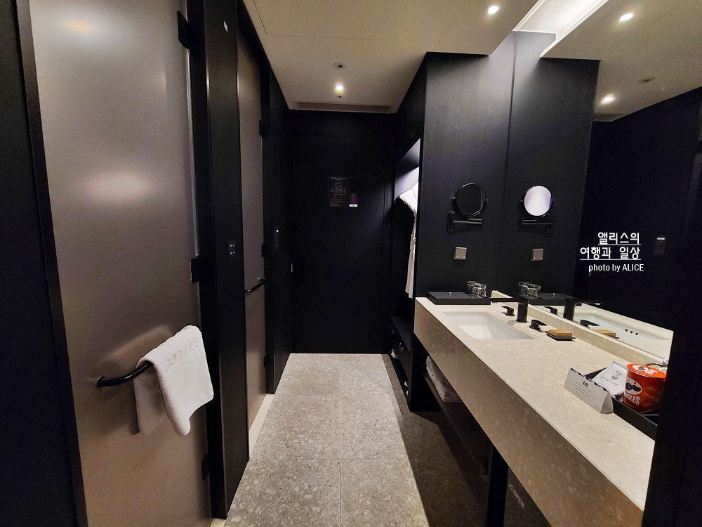 머큐어 앰배서더 서울 홍대 슈페리어 디럭스 킹베드 룸 꼼꼼 후기