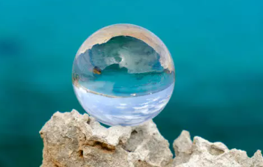 크리스탈의 석어, 의미, 효과를 설명한다.