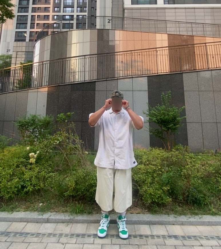 데일리룩('26. 7. 31.)엑스트라오디너리 카모 버킷햇 벙거지, 반스 케슬러 체커보드 우븐 반소매셔츠, 무신사스탠다드 버뮤다 데님팬츠, 나이키양말, 나이키 덩크하이 스타디움그린