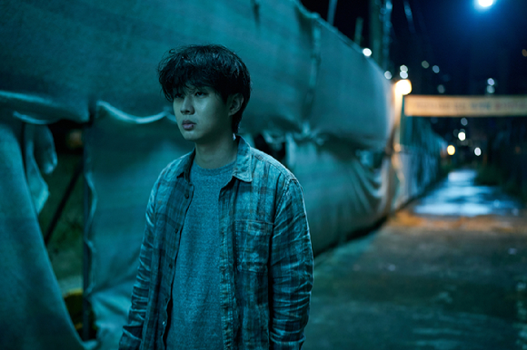 배우 최우식이 넷플릭스 시리즈 '살인자ㅇ난감'(살인자 이응난감/연출 이창희)에서 열연하고 있다. [사진=넷플릭스]