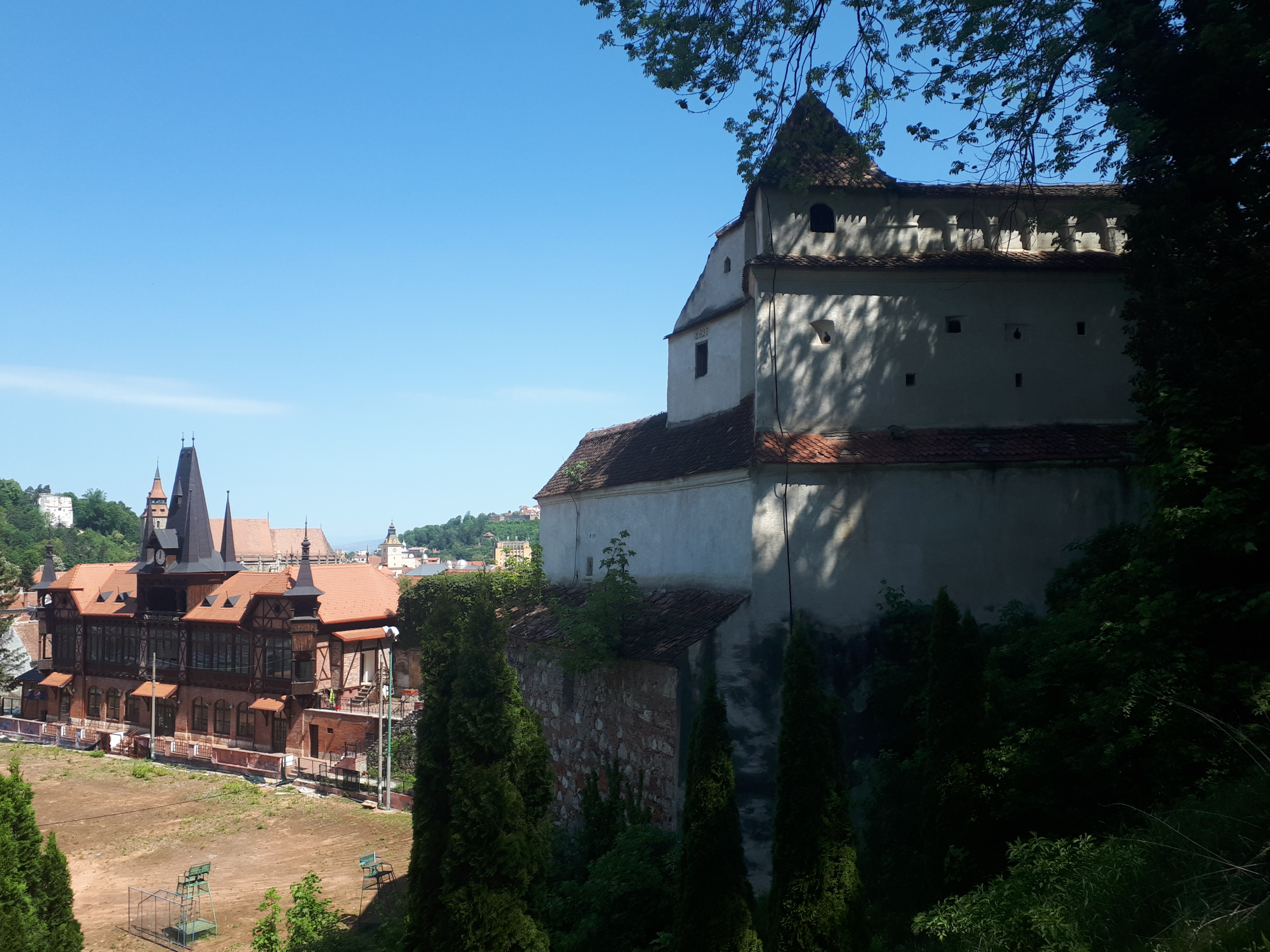 루마니아 브라쇼브 케이블카 타러 가는 길 멀리 보이는 블랙 처치와 구 시청사