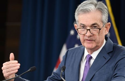 연방 준비은행에서 연설을 하고 있는 의장