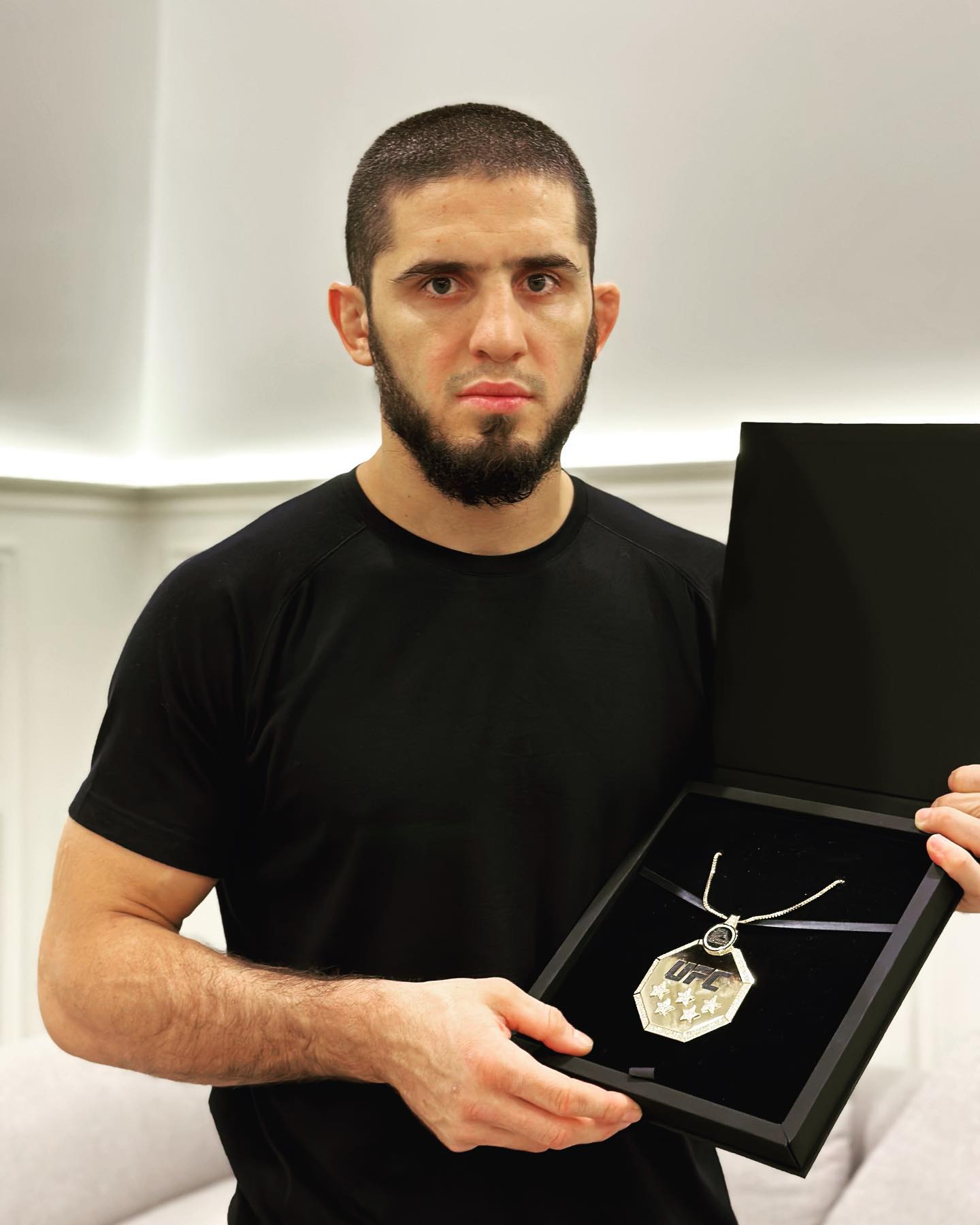UFC 라이트급 챔피언 마카체프